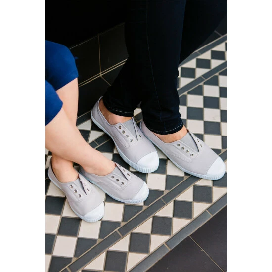 unnamed-file-510.jpg Trotters London Natural Adult Plum Canvas Shoes -Trotters London store unnamed file 510